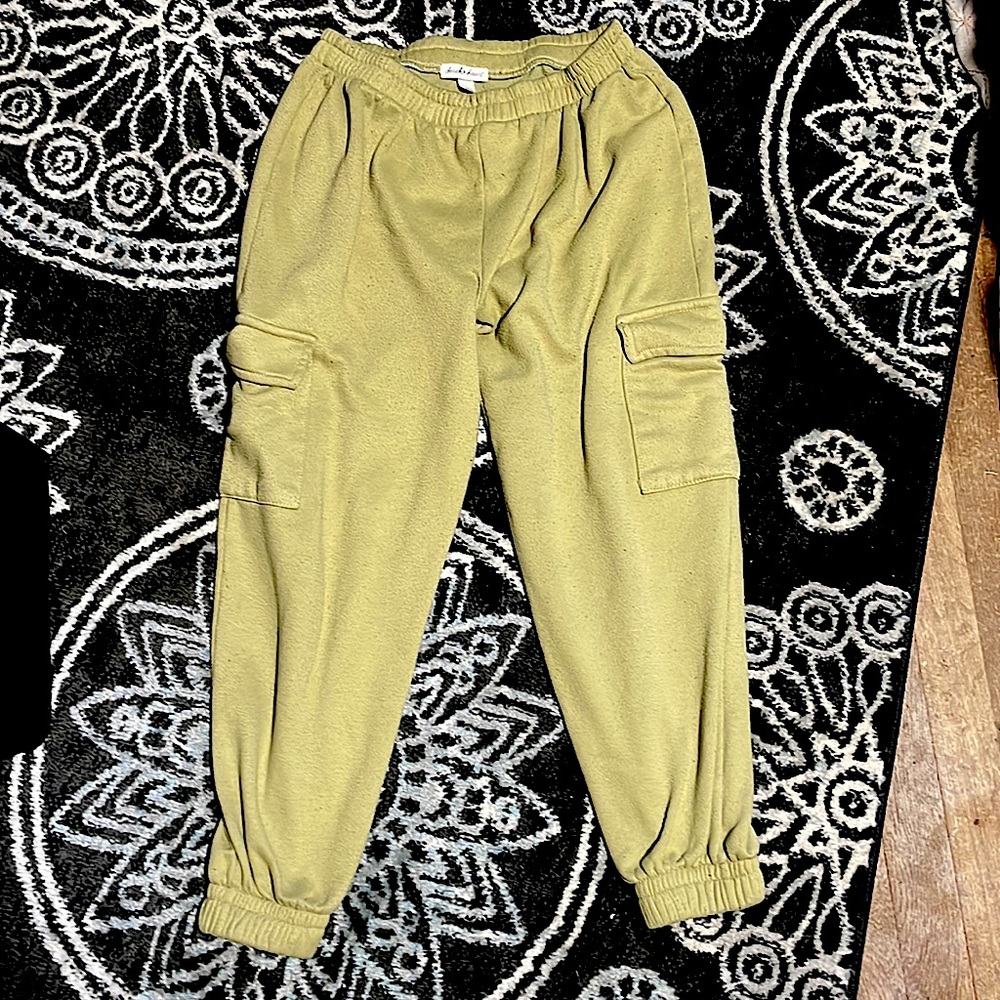Size medium Derek Heart sweats pants. Good condition. Women’s. Cargo